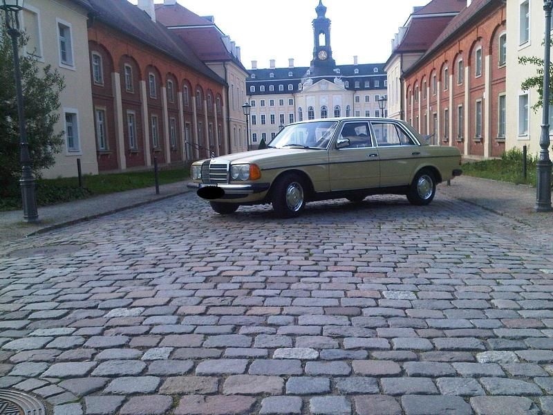 Gebraucht Mercedes 230 109 PS (80 kW) 1977 Gelb Limousine