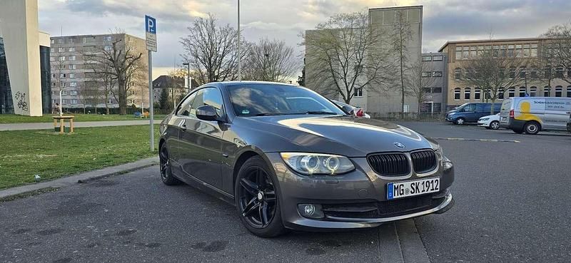 Gebraucht 2011 BMW 320 Exclusive Coupé | 6.299 € (Fairer Preis) - Bild 1/4