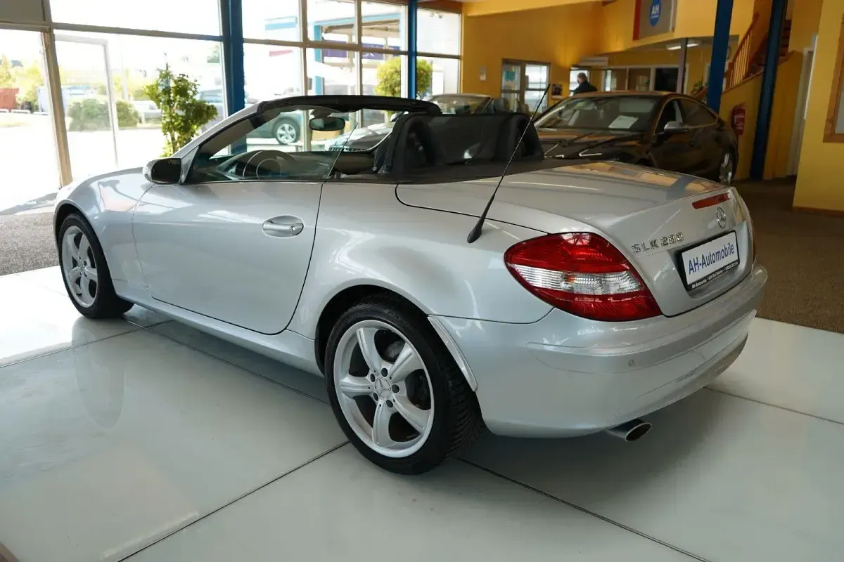 Gebraucht Mercedes SLK280 231 PS (169 kW) 2007 Silber Cabrio