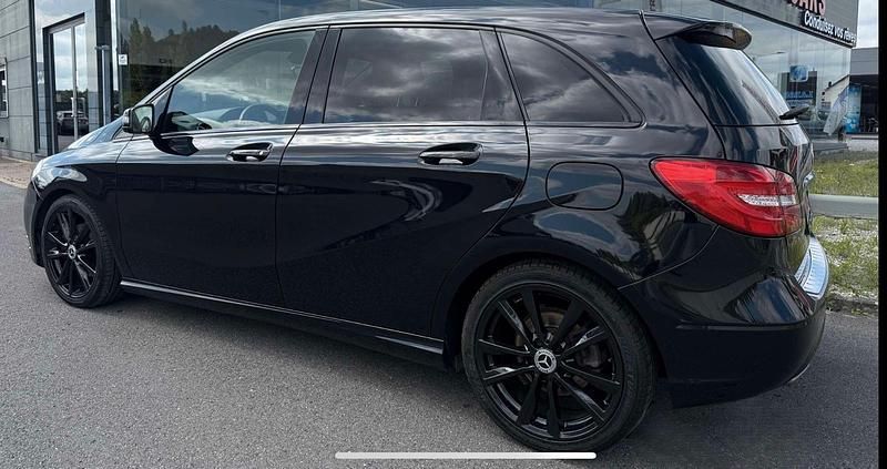 Schwarz Gebraucht 2012 Mercedes B200 Van / Kleinbus | 7.450 € (Fairer Preis) - Bild 1/4