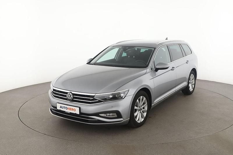 Grau Gebraucht 2022 VW Passat Elegance Kombi | 24.790 € (Fairer Preis) - Bild 1/3