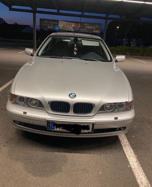 Silber Gebraucht 2002 BMW 520 Limousine | 3.000 € (Fairer Preis) - Bild 1/4
