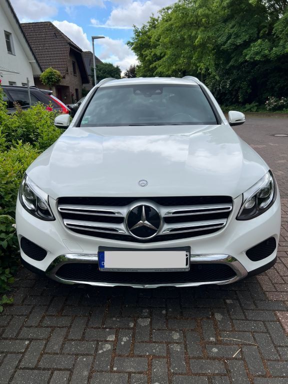 Weiß Gebraucht 2016 Mercedes GLC220 SUV | 26.000 € (Fairer Preis) - Bild 1/4