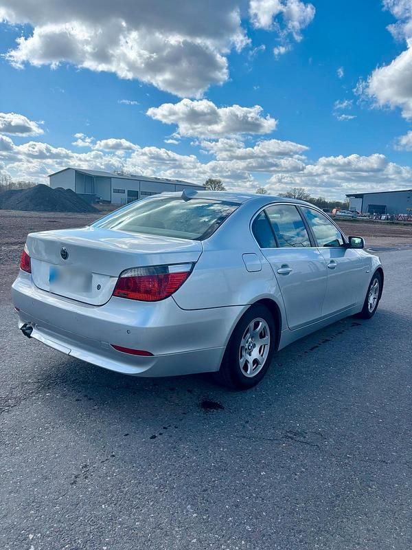 Gebraucht BMW 520 170 PS (125 kW) 2004 Silber Limousine