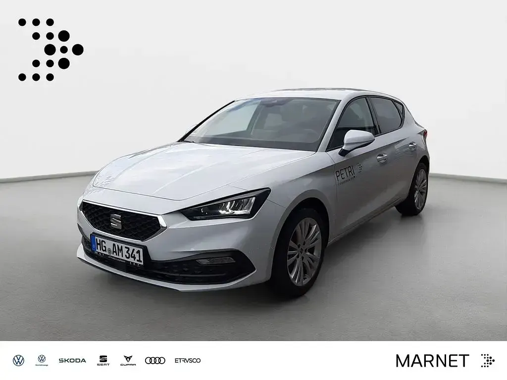 Second-hand Seat Leon Style 150 CP (110 kW) 2025 Alb Berlinǎ