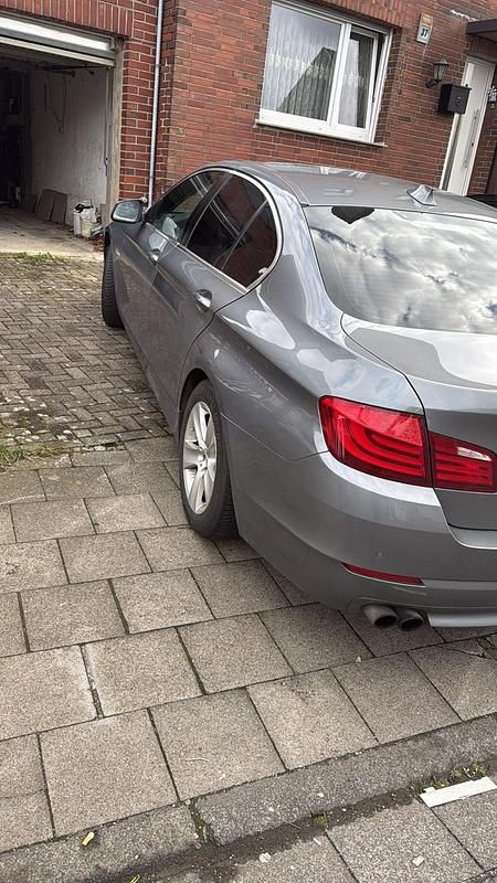 Gebraucht BMW 520 184 PS (135 kW) 2011 Grau Limousine