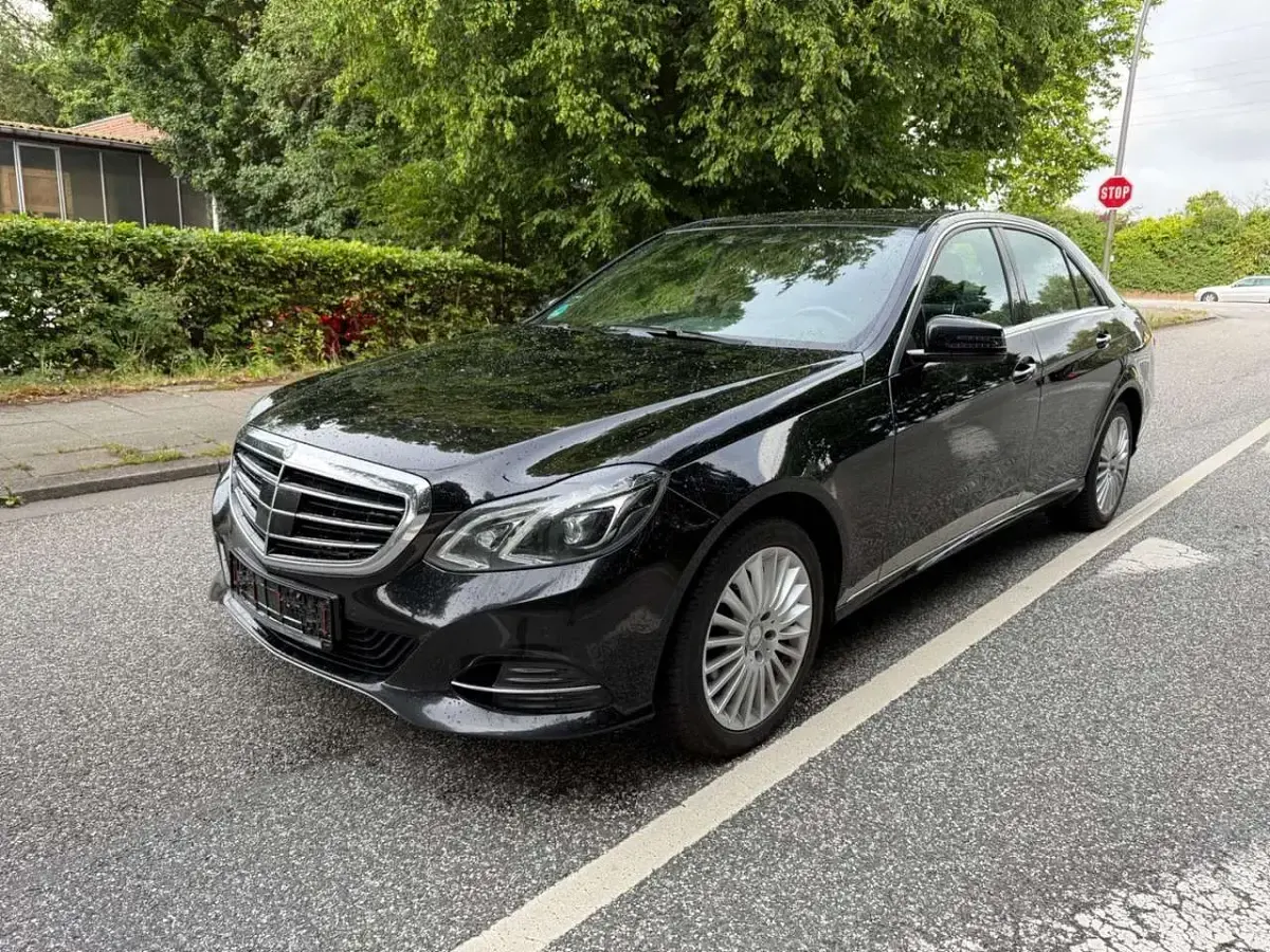 Gebraucht Mercedes E250 204 PS (150 kW) 2015 Schwarz Limousine
