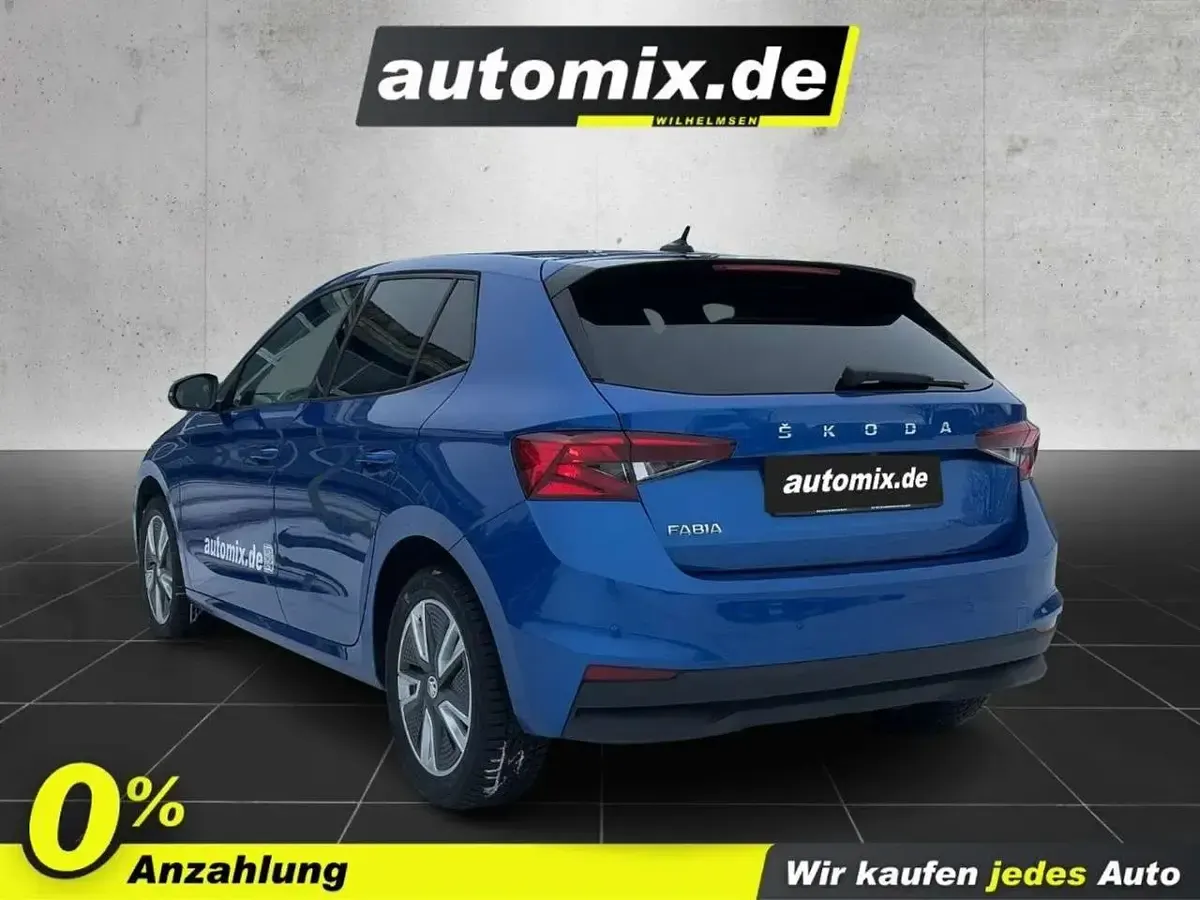 Gebraucht Skoda Fabia Ambition 110 PS (80 kW) 2022 Race blau Limousine