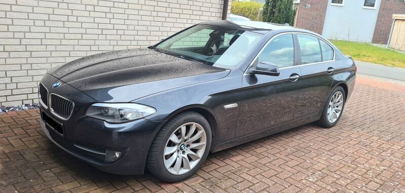 Grau Gebraucht 2013 BMW 530 Luxury Line Limousine | 16.990 € (Fairer Preis) - Bild 1/4