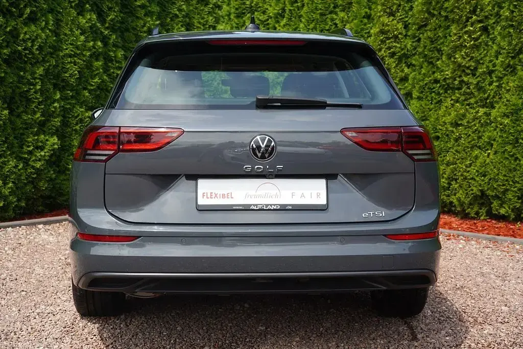 Gebraucht VW Golf VII 131 PS (96 kW) 2021 Grau Kleinwagen