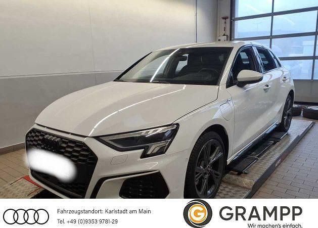 Weiß Gebraucht 2022 Audi A3 Sportback e-tron S-Line Limousine | 25.860 € (Fairer Preis) - Bild 1/4