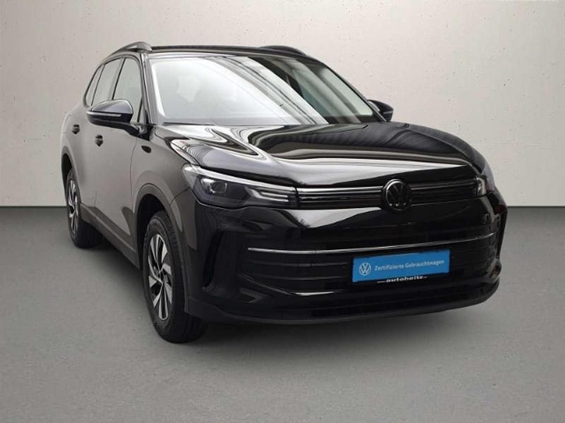 Neu VW Tiguan 204 PS (150 kW) 2025 Grenadillschwarz metallic SUV