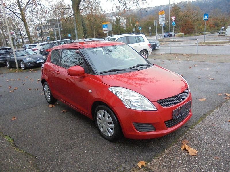 Gebraucht Suzuki Swift Club 94 PS (69 kW) 2013 Rot Limousine
