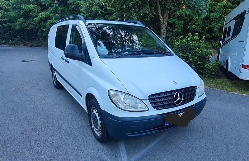 Weiß Gebraucht 2009 Mercedes Vito Van / Kleinbus | 6.999 € (Teuer) - Bild 1/4