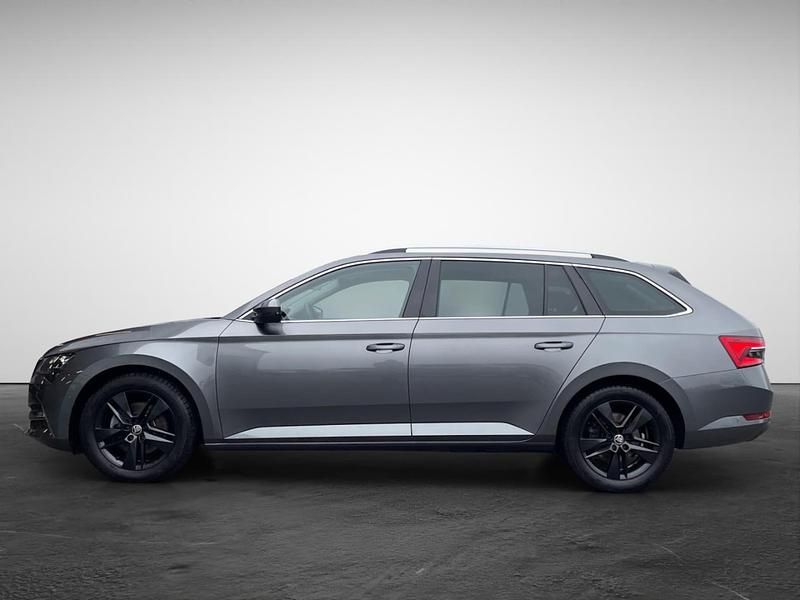 Gebraucht Skoda Superb Style 218 PS (160 kW) 2022 Grau (graphitegrau metallic) Kombi