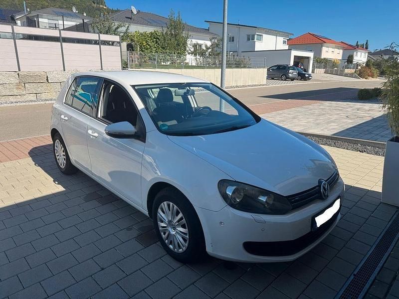 Weiß Gebraucht 2009 VW Golf VI Trendline Limousine | 4.666 € (Guter Preis) - Bild 1/4