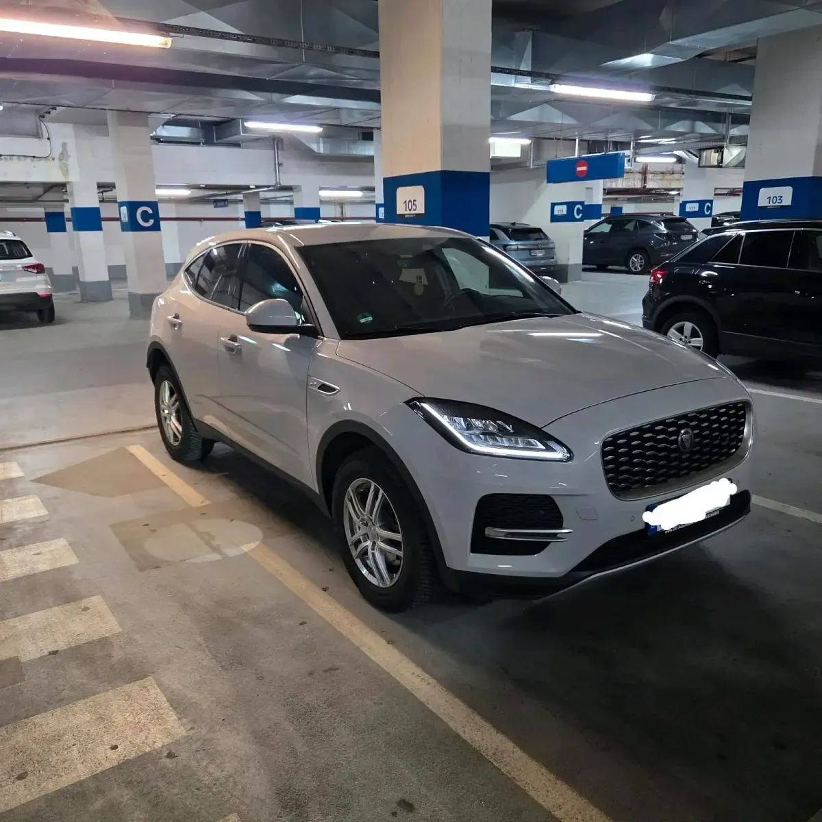 Gebraucht Jaguar E-Pace 163 PS (119 kW) 2022 Grau SUV
