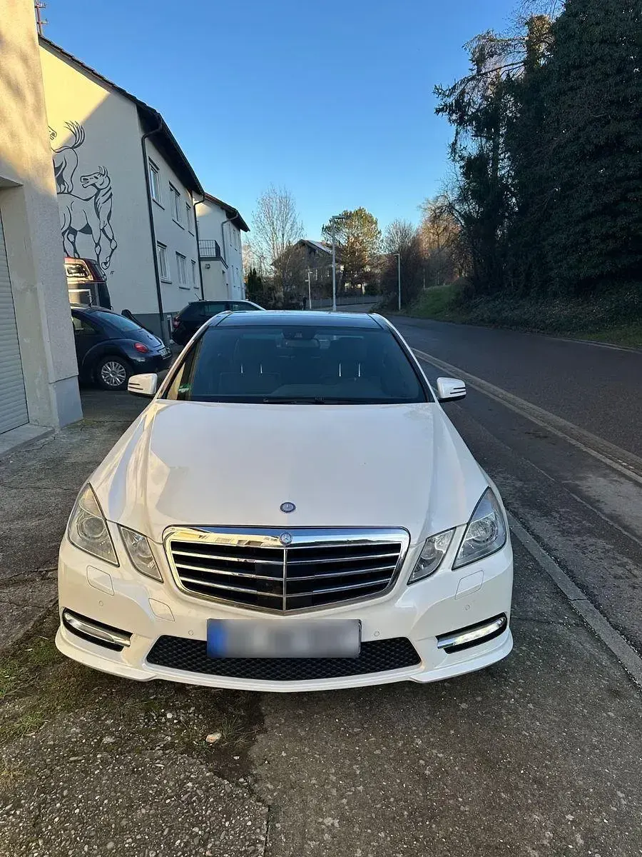 Gebraucht Mercedes E500 Avantgarde 408 PS (300 kW) 2012 Weiß Limousine