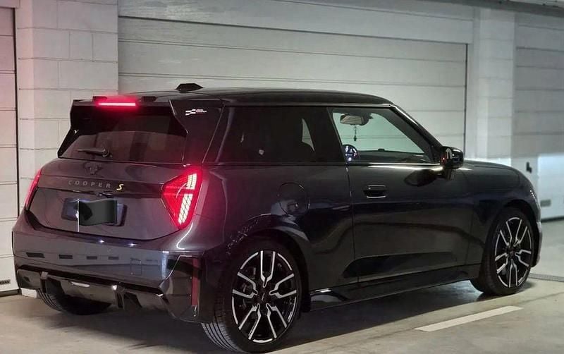 Schwarz Gebraucht 2025 Mini Cooper Kleinwagen | 33.900 € (Superpreis) - Bild 1/4