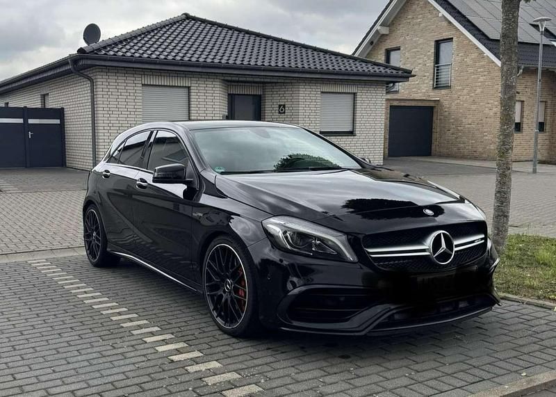 Schwarz Gebraucht 2016 Mercedes A45 AMG AMG Limousine | 25.500 € (Fairer Preis) - Bild 1/4