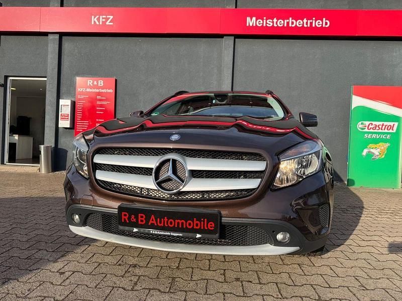 Gebraucht Mercedes GLA220 170 PS (125 kW) 2015 Orientbraun SUV