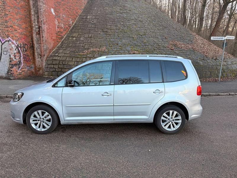 Gebraucht VW Touran Style 140 PS (102 kW) 2011 Silber Van / Kleinbus