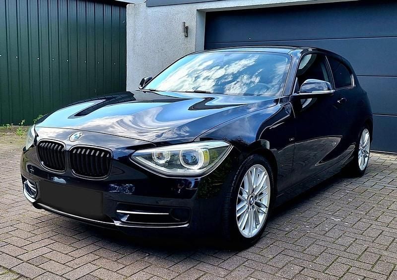 Schwarz Gebraucht 2012 BMW 116 Sport Line Kleinwagen | 6.700 € (Fairer Preis) - Bild 1/4