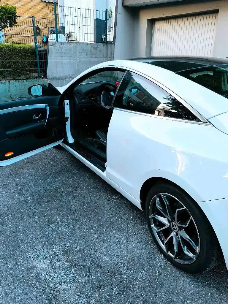Gebraucht Renault Laguna Coupé 150 PS (110 kW) 2010 Weiß Coupé