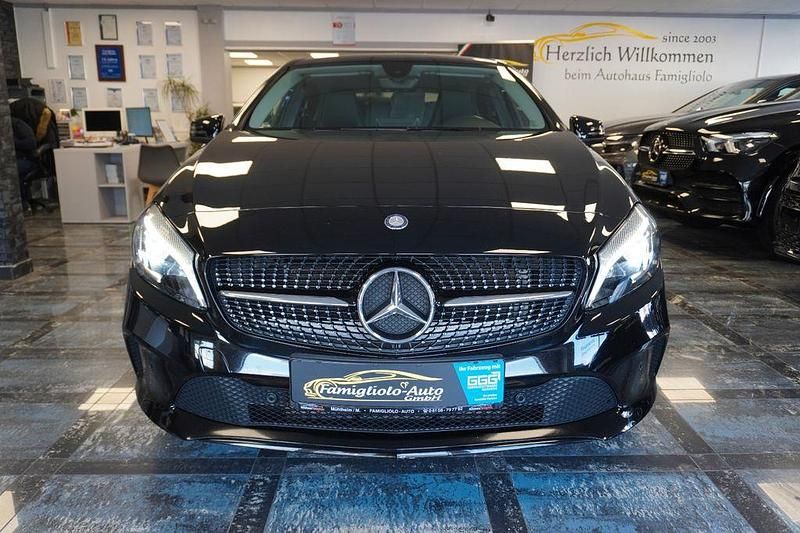 Gebraucht Mercedes A160 102 PS (75 kW) 2015 Schwarz Limousine