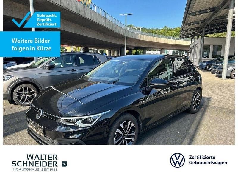 Deep black perleffekt (metallic) Gebraucht 2021 VW Golf VIII United Limousine | 18.350 € (Fairer Preis) - Bild 1/3
