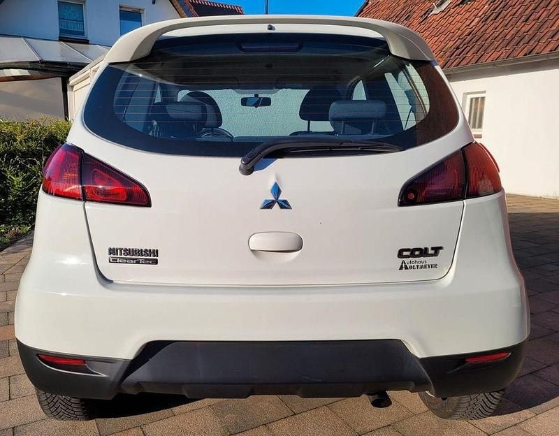 Gebraucht Mitsubishi Colt 75 PS (55 kW) 2013 Weiß Kleinwagen