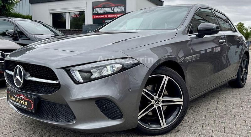 Grau Gebraucht 2019 Mercedes A180 Limousine | 18.999 € (Fairer Preis) - Bild 1/4