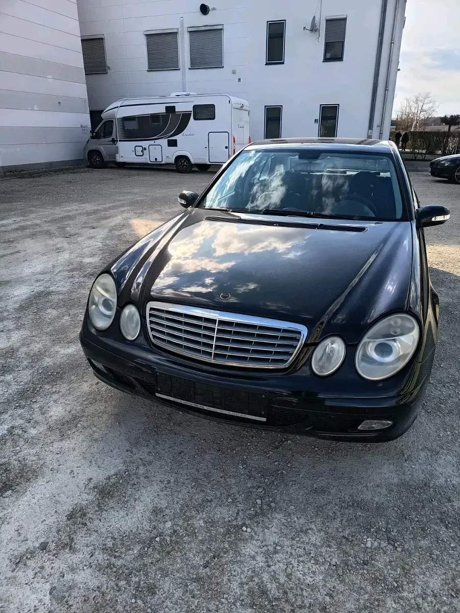 Usado Mercedes E220 150 CV (110 kW) 2004 Negro Berlina