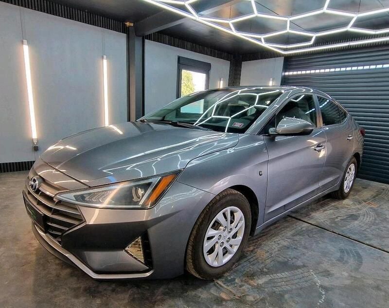 Grau Gebraucht 2020 Hyundai Elantra Limousine | 11.500 € - Bild 1/4