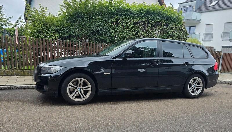 Gebraucht BMW 318 143 PS (105 kW) 2011 Schwarz Kombi