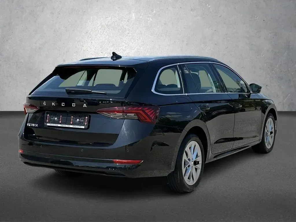 Gebraucht Skoda Octavia Selection 150 PS (110 kW) 2024 Blackmagic perleffekt Kombi