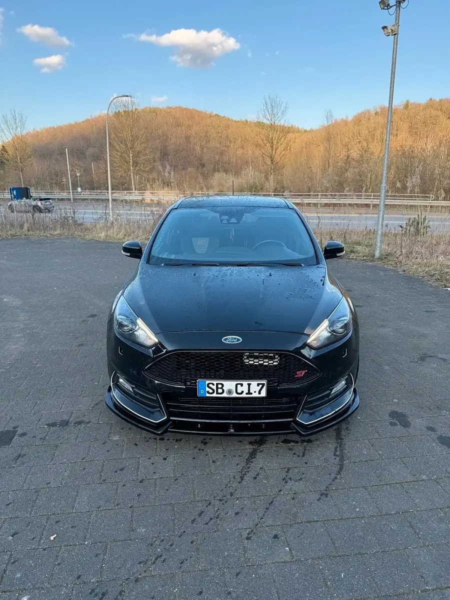 Gebraucht Ford Focus ST 250 PS (183 kW) 2018 Schwarz Limousine