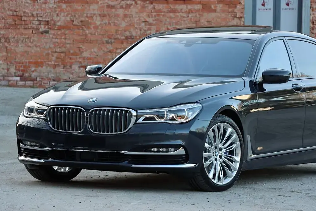 Gebraucht BMW 750L Sport Line 449 PS (330 kW) 2018 Grau Limousine