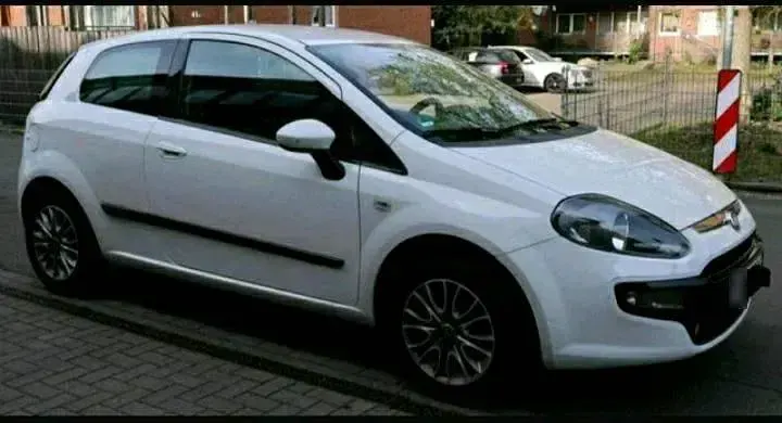 Gebraucht Fiat Punto Evo 77 PS (56 kW) 2011 Weiß Kleinwagen