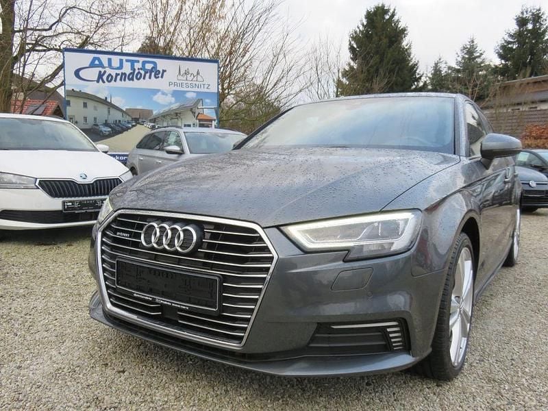 Gebraucht Audi A3 Sportback e-tron S-Line 150 PS (110 kW) 2018 Grau Kleinwagen