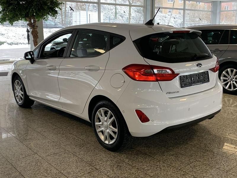 Gebraucht Ford Fiesta Cool & Connect 95 PS (69 kW) 2021 Frostweiß (metallic) Limousine