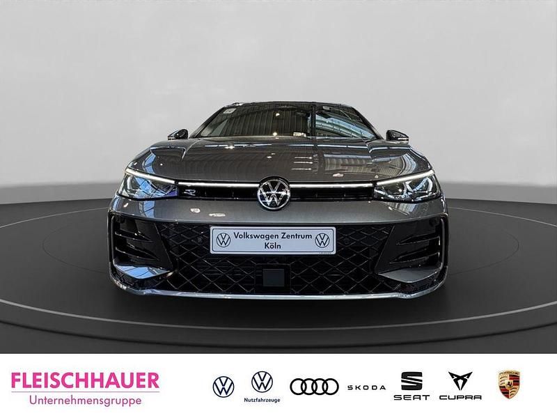 Gebraucht VW Passat R-line 150 PS (110 kW) 2025 Grau Kombi