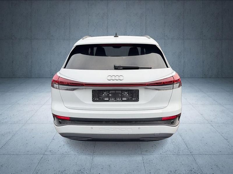 Gebraucht Audi Q4 e-tron Advanced 125 kW (170 PS) 2022 Gletscherweiß metallic SUV