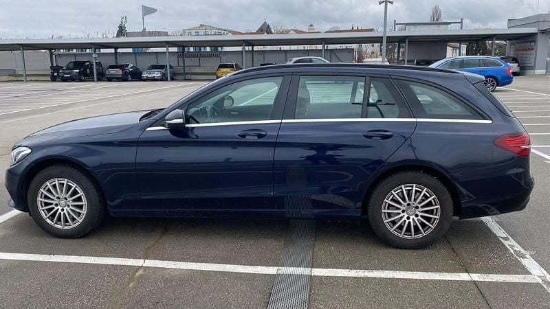 Blau Gebraucht 2014 Mercedes 220 Kombi | 11.999 € - Bild 1/4