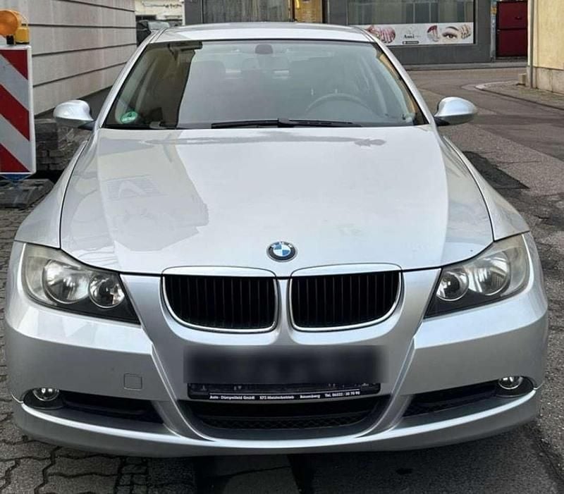 Silber Gebraucht 2006 BMW 320 Limousine | 11.000 € - Bild 1/4