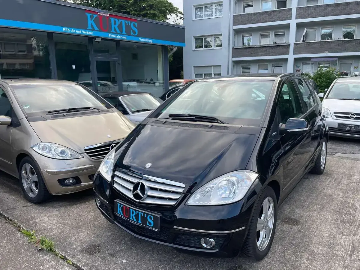 Gebraucht Mercedes A160 95 PS (69 kW) 2009 Kosmosschwarz  metalliclack Kleinwagen