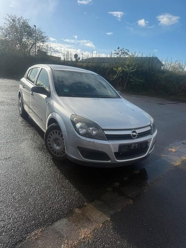 Grau Gebraucht 2004 Opel Astra Kleinwagen | 1.400 € - Bild 1/4