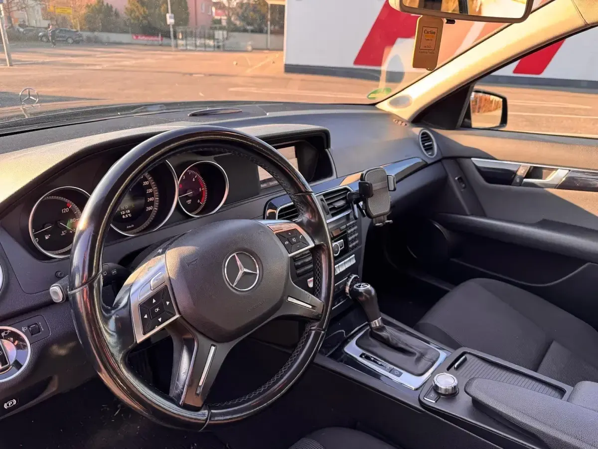 Gebraucht Mercedes C220 170 PS (125 kW) 2013 Schwarz Kombi