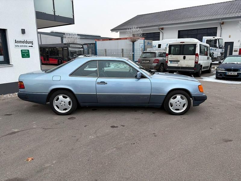 Gebraucht Mercedes C230 118 PS (86 kW) 1991 Blau Coupé