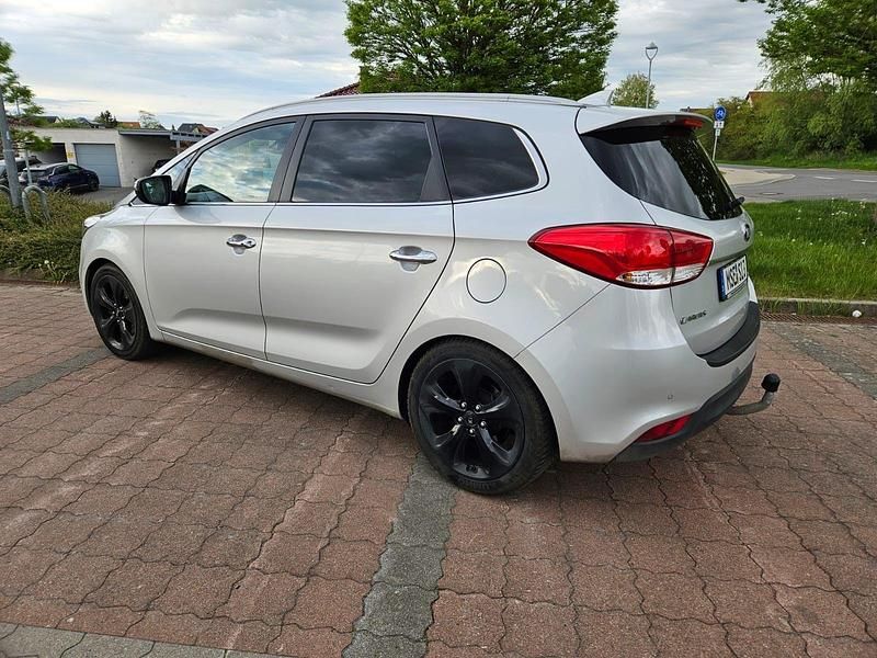 Silber Gebraucht 2016 Kia Carens Van / Kleinbus | 10.499 € (Guter Preis) - Bild 1/4